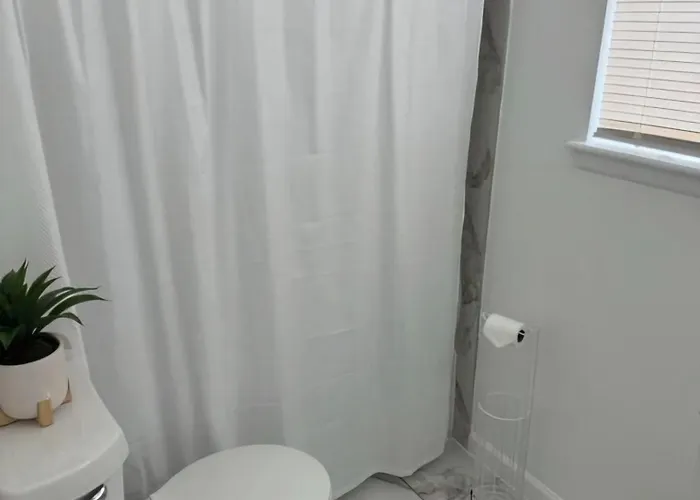 3 Bedroom, 2 Beds Near Capitol Washington
