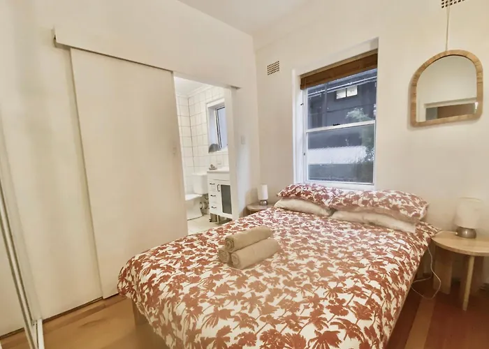 Stylish Bondi Beach Unit - 250M To The Sand Sydney