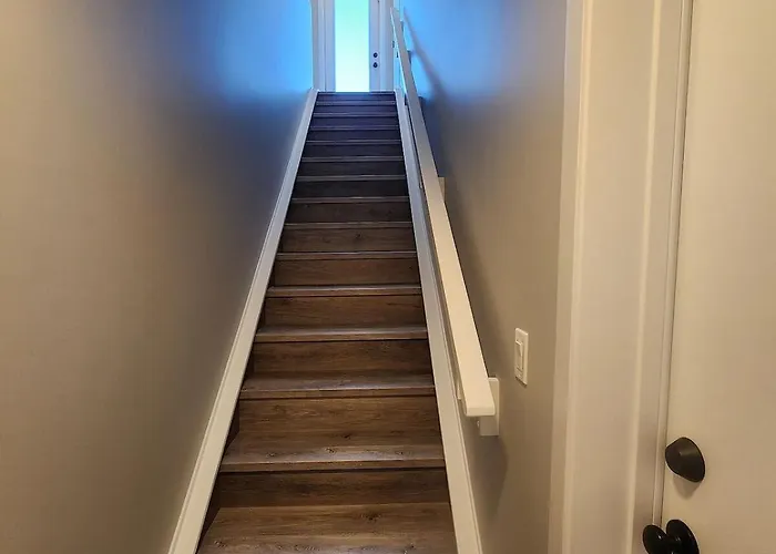 Brand New Modern 2 Bedroom Basement Suite YYC