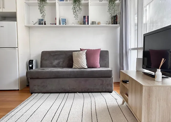 Stylish Bondi Beach Unit - 250M To The Sand Sydney