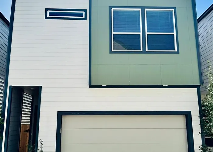 Your Cozy Spacious Home Awaits Houston