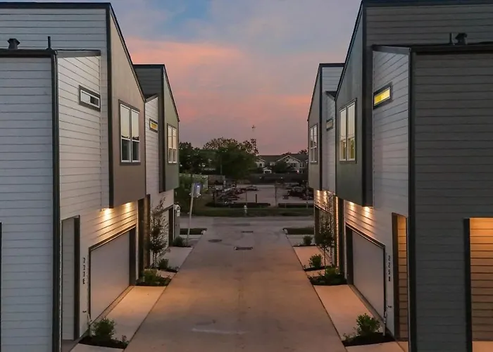 Centrally Located Cozy Getaway Houston