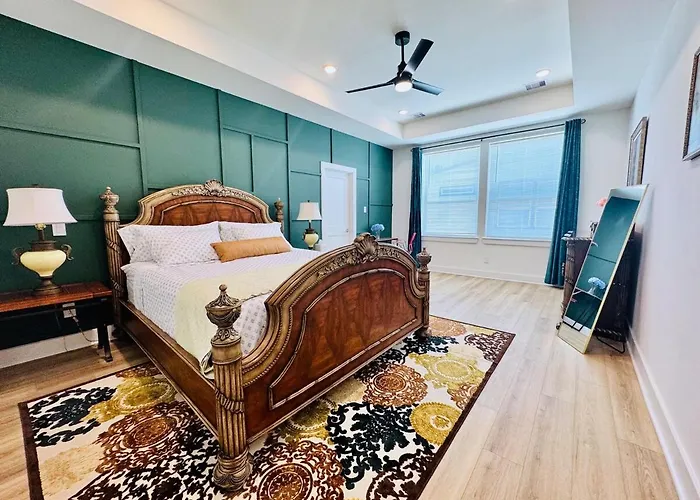Centrally Located Cozy Getaway Houston