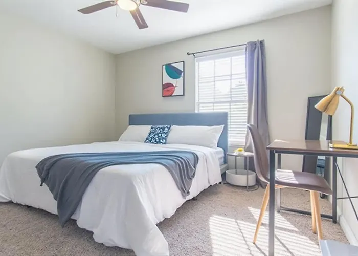 Boulevard Stays Tranquil 1Br King Suite Pool Gym Parking 02 Dallas