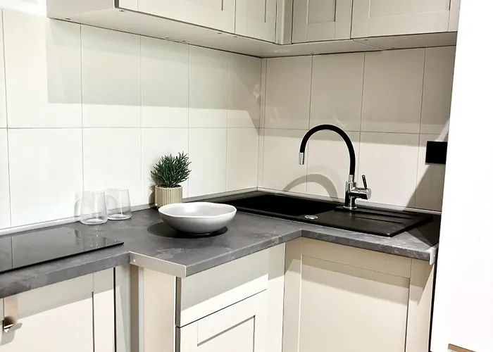 Studio Obok Metra! Apartamenty Loftwola Warschau
