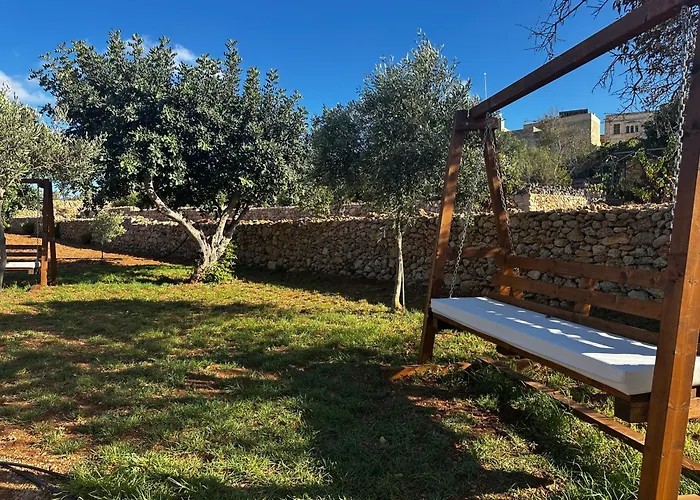 Luxury 3 Bed Apartment With Large Outdoor Pools And Gardens Qala