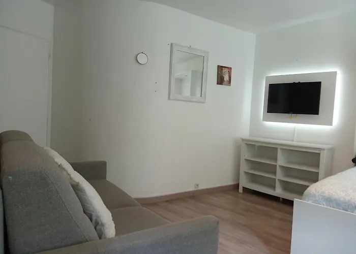 Studio Elysee Miromesnil Paris
