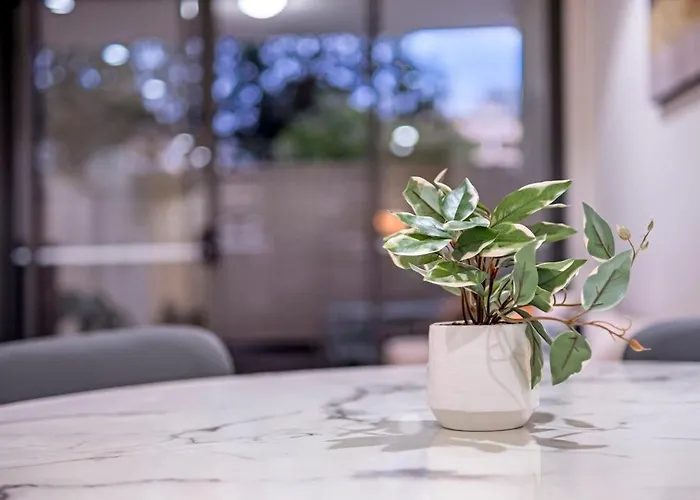 Stylish Homebush 1Br Plus Study With Pool Access Sydney