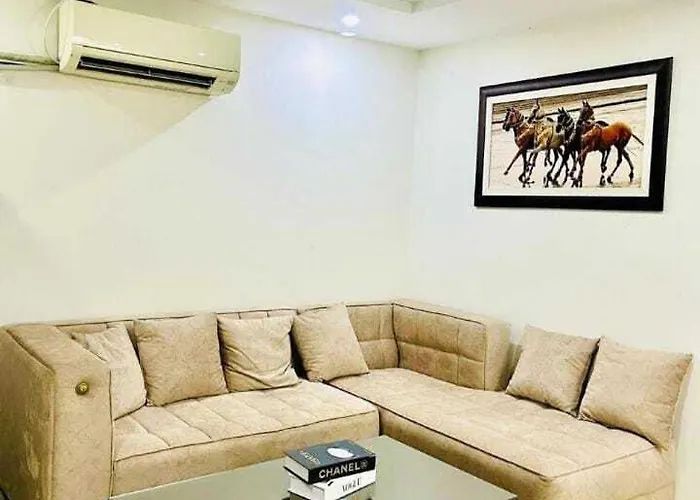 Ferienwohnung Cozy Wooden 1Bhk Islamabad