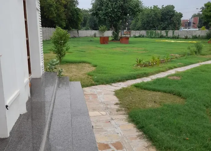 Hotel Adishakti Utsav Vatika Jāmb