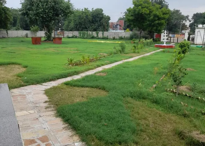 Hotel Adishakti Utsav Vatika Jāmb