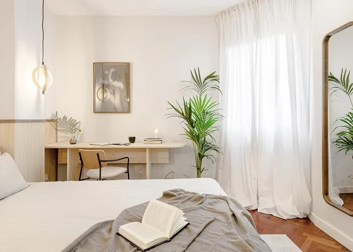 Raja - 2 Bedrooms Apartment In Almagro Madrid
