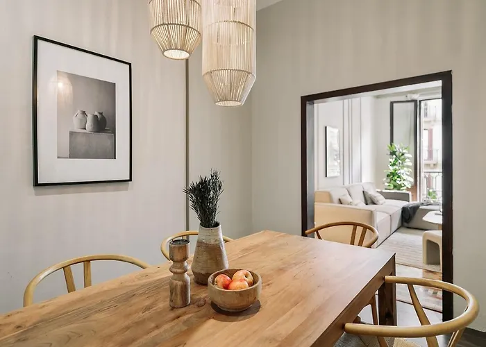 Albori - 2 Bedrooms And Balcony In Eixample Dreta Barcelona
