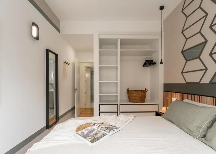 Serdar - 2 Bedrooms In Hispanoamerica Madrid