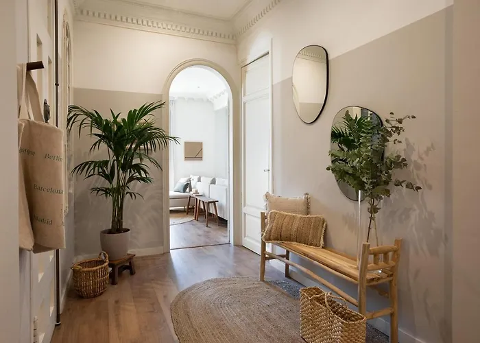 Tanah - 3 Bedrooms And Balcony In Eixample Dreta Barcelona
