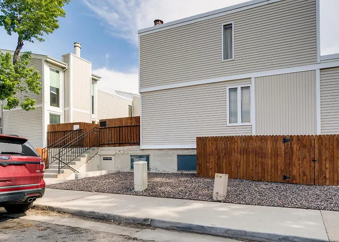 8 Mi To Dtwn Denver: Groovy Pet-Friendly Condo