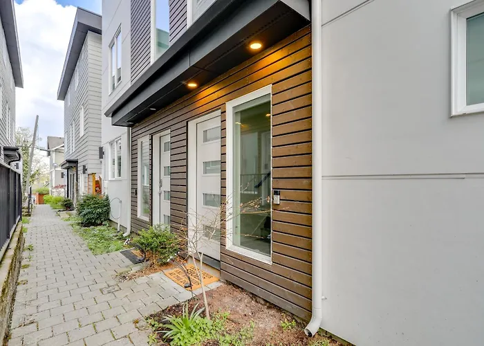 Hub For World Cup Fever! Pet-Friendly Seattle Base