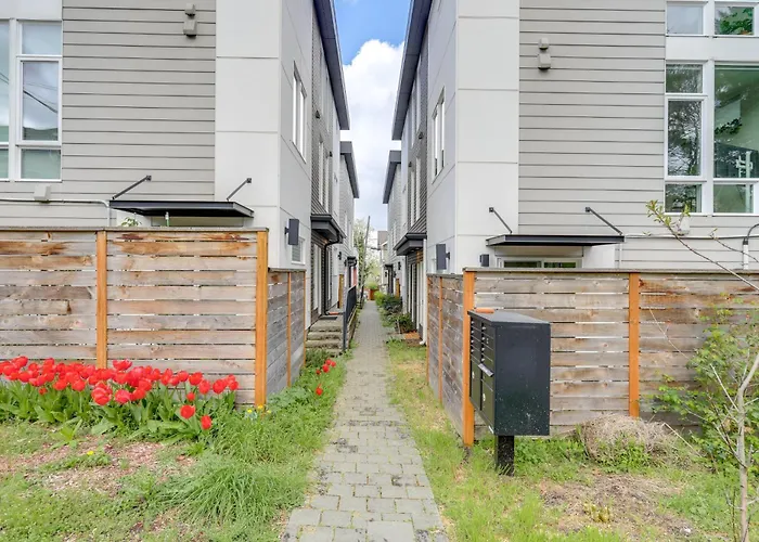 Hub For World Cup Fever! Pet-Friendly Seattle Base