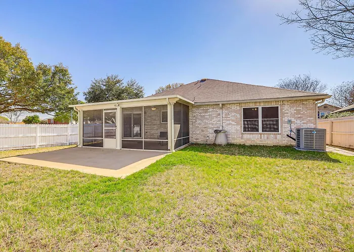 Near Medical Center Home With Yard In San Antonio
