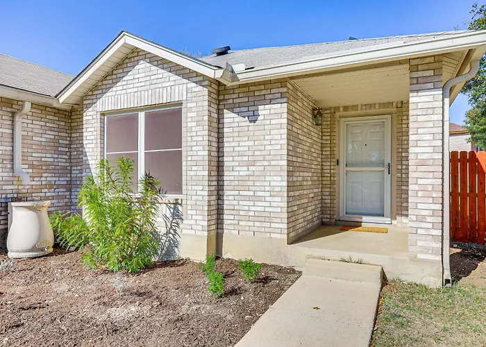 Near Medical Center Home With Yard In San Antonio