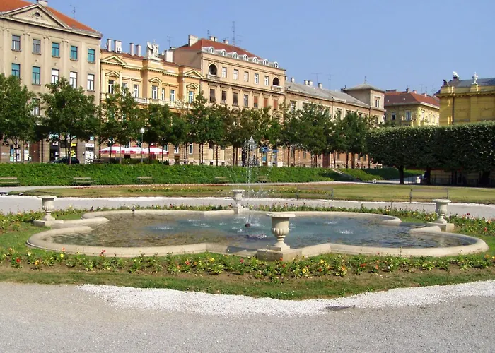 Apartments With Parking Space Zagreb - 23694