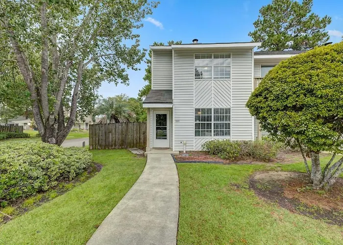 The Ember Classy 2 Bedroom With Seasonal Pool Access Charleston