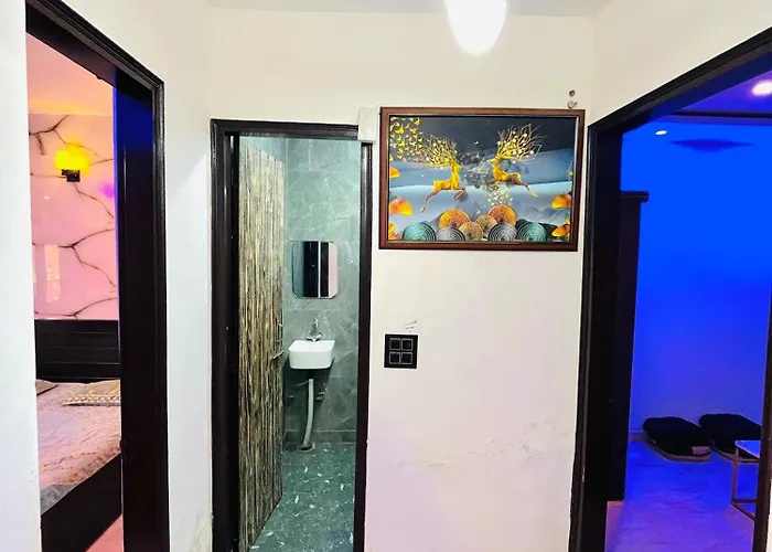 Private Apartment At Neu-Delhi
