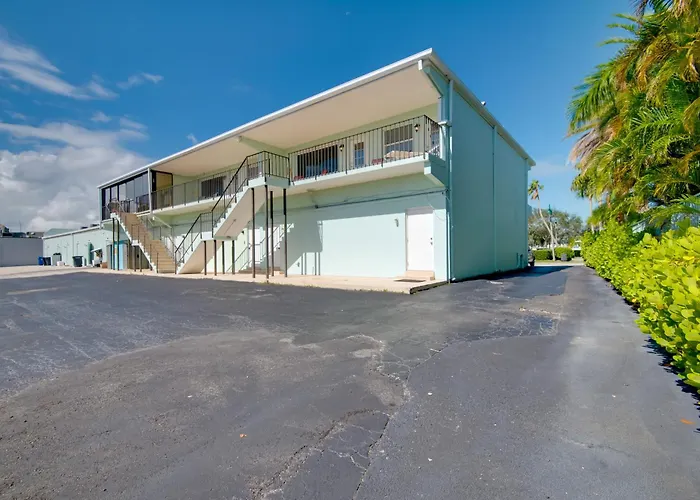 3 Mi To Ocean Riverfront Apartment In Vero Beach!