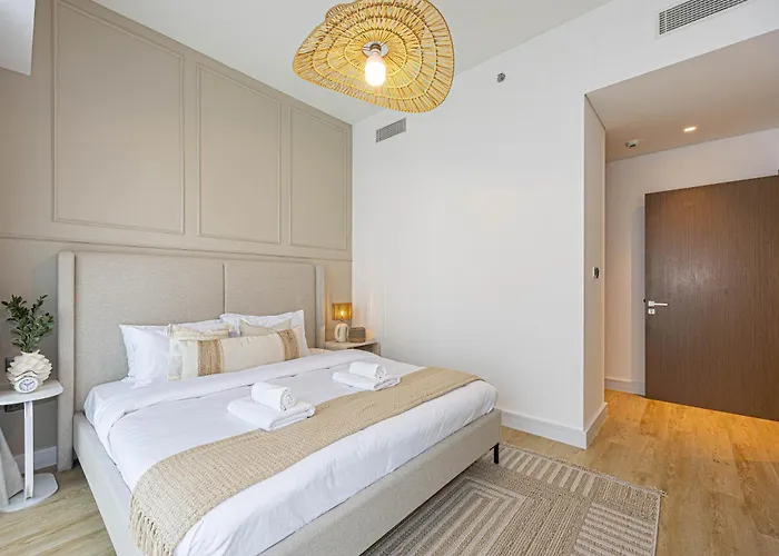 Ferienwohnung Brand New 2Br In Downtown 5 Min Walk To Burj Khalifa Dubai