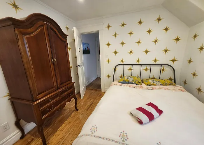 Garden View Double Room Suite At Trout Lake Vancouver