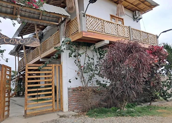 Piscinacascolhostal Puerto López