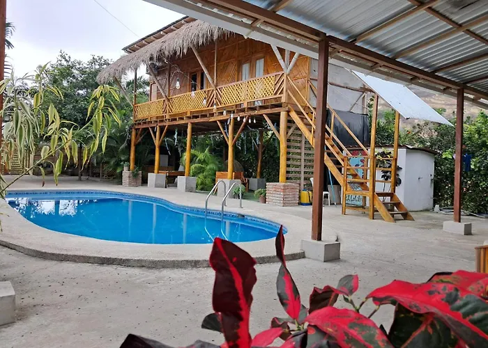 Piscinacascolhostal Puerto López