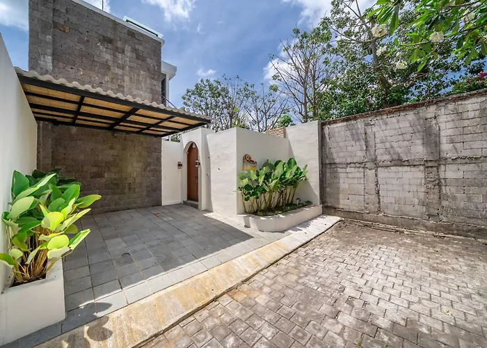 3Br Pool Villa In Berawa - Walk To Beach & Cafes Canggu