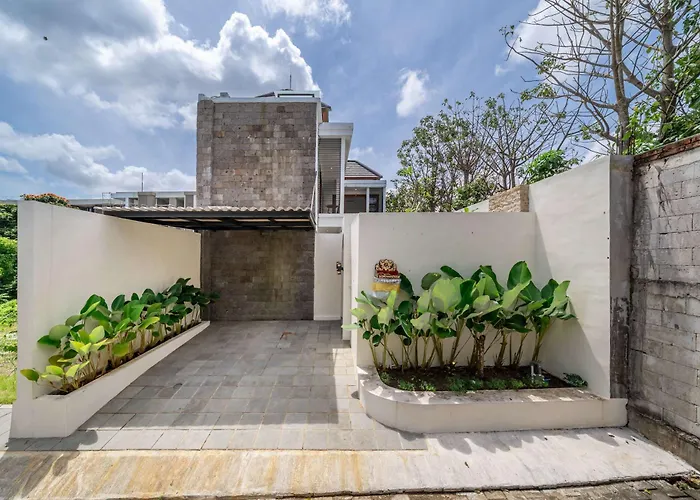 3Br Pool Villa In Berawa - Walk To Beach & Cafes Canggu