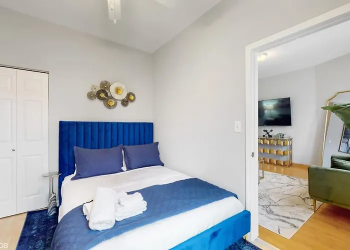 Bright & Chic Stay Near Medical District Chicago