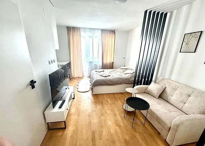 Apartment Riviera 2 Parking And Smart Check In Banská Bystrica