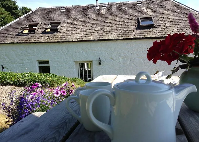 Buzzard Cottage Nestled In A Hillside Farm Stirling