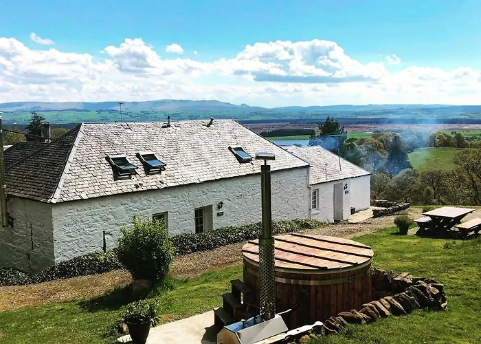 Buzzard Cottage Nestled In A Hillside Farm Stirling
