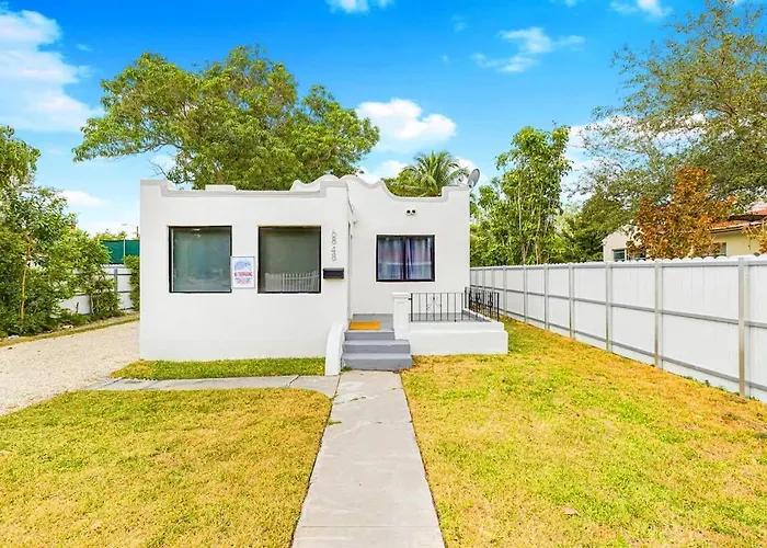 Villa 3Br Retreat With Pool And Fenced Yard - Near Wynwood Miami