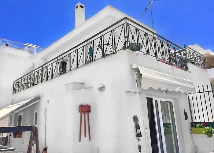Top Floor Apt, View, 2Bd, Parking Athen