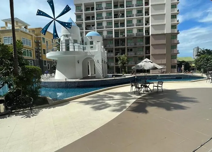 Pool Access Room In Arcadia Pattaya
