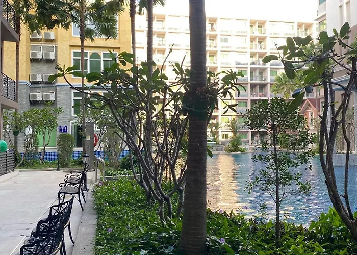 Pool Access Room In Arcadia Pattaya
