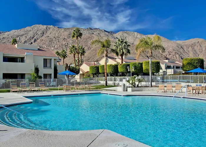 Classic Comfort In Central Ps Palm Springs