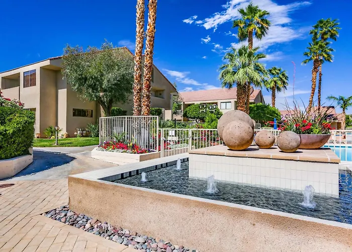 Classic Comfort In Central Ps Palm Springs