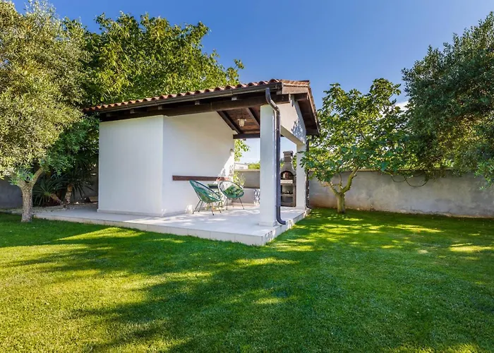 Vila Taste With Pool Next To The Sea Fažana