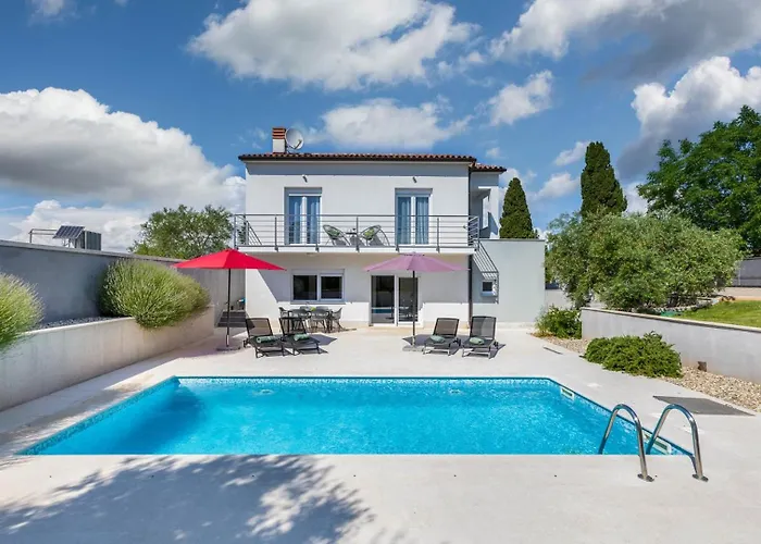 Vila Taste With Pool Next To The Sea Fažana