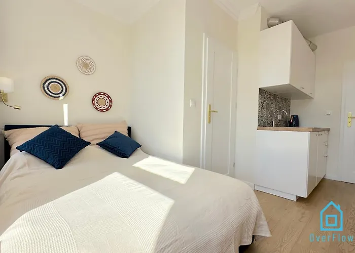 Seredino Navy Apartment- Modern Comfort In A Quiet Location, 5 Minutes To Gdansk Old Town & Seaside