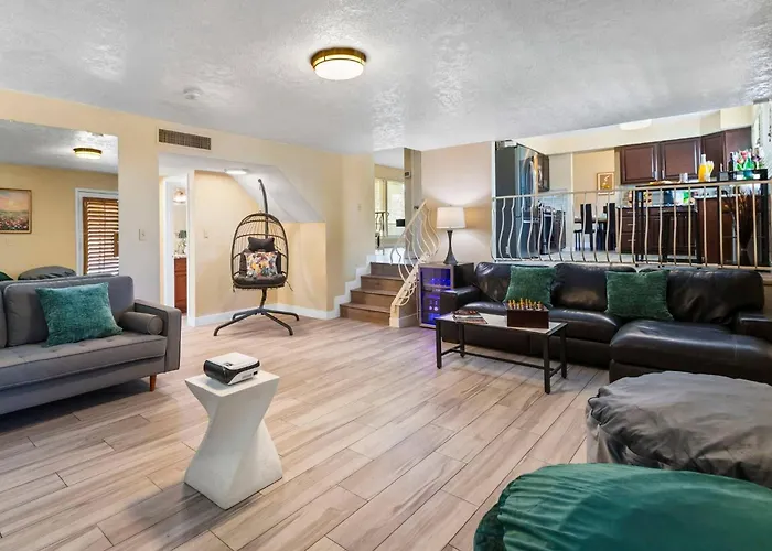 Villa 6 Beds 3 Baths Pool Bbq Near The Strip Las Vegas