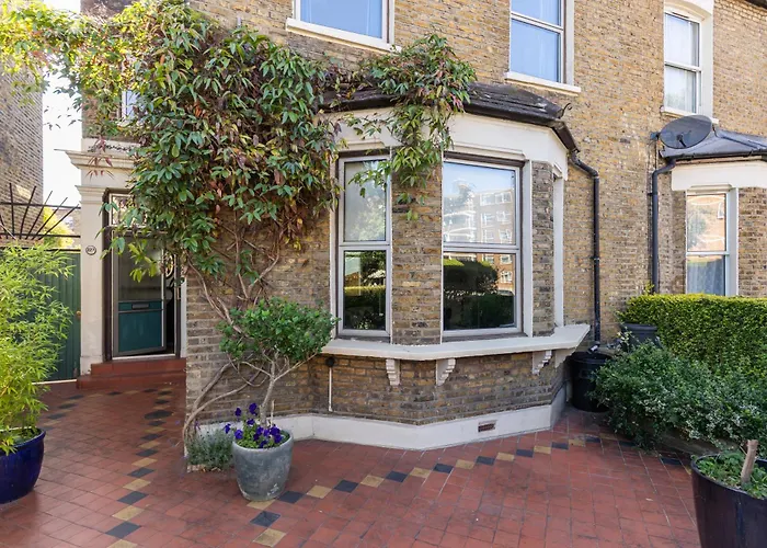 Ferienwohnung Bright 3Br House With Garden London