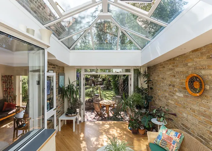 Ferienwohnung Bright 3Br House With Garden London